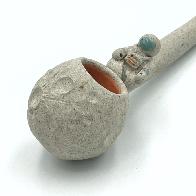 Lunar spaceman smoke pipe
