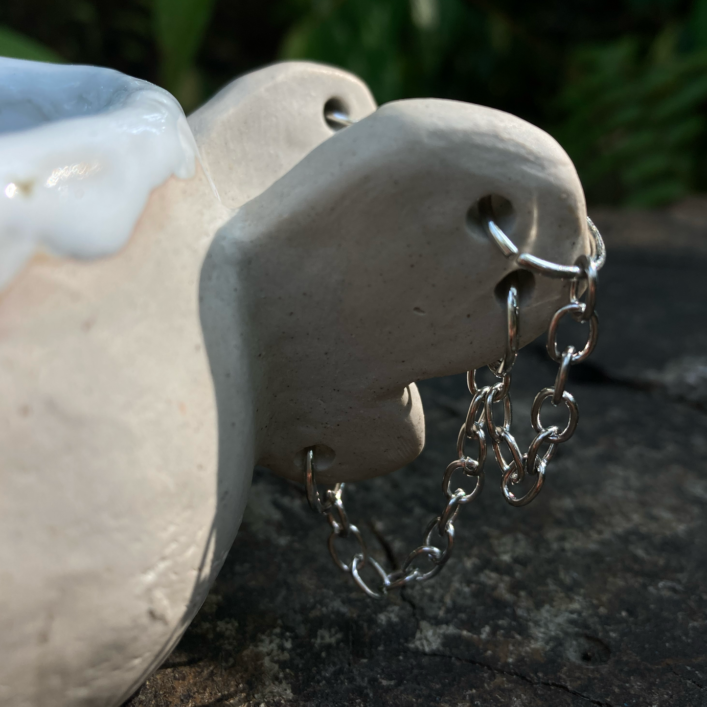 Ant-cup with chains (light version)