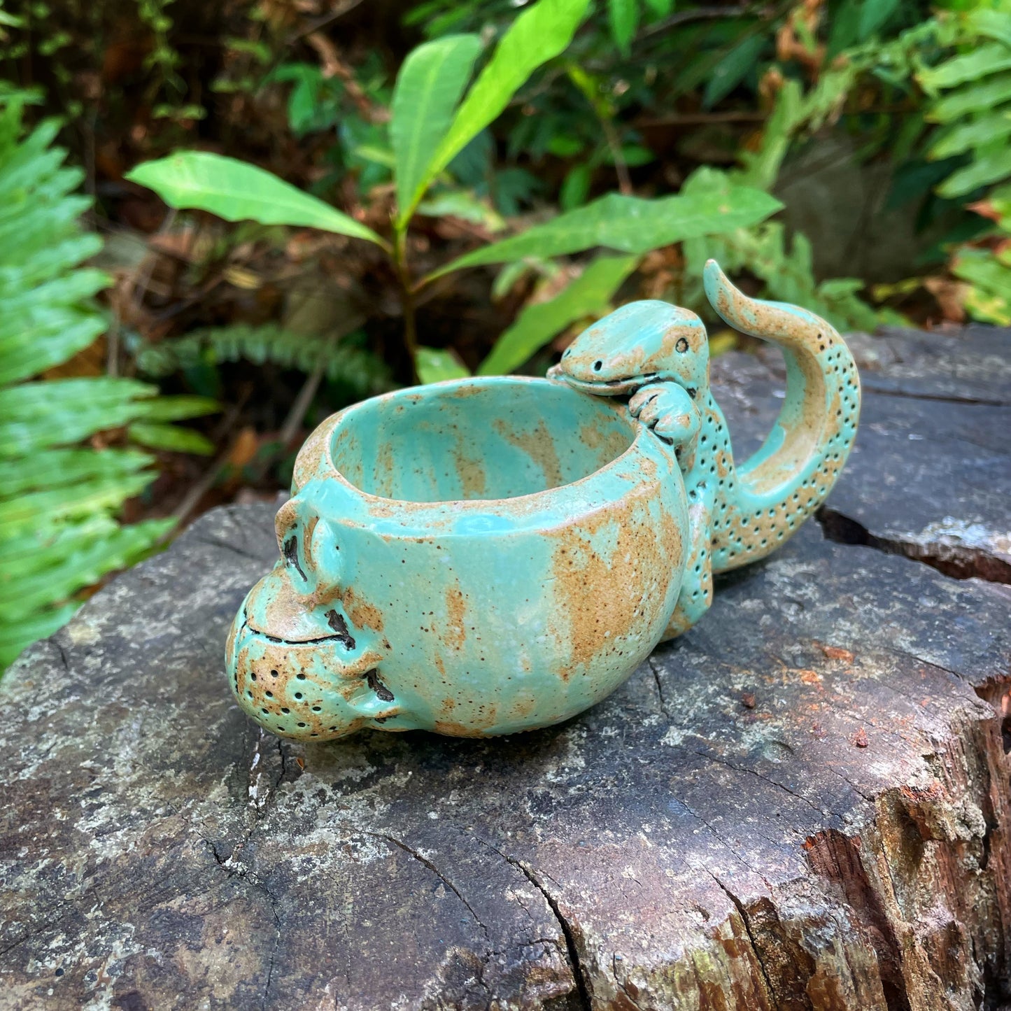 Hunter gecko tea cup